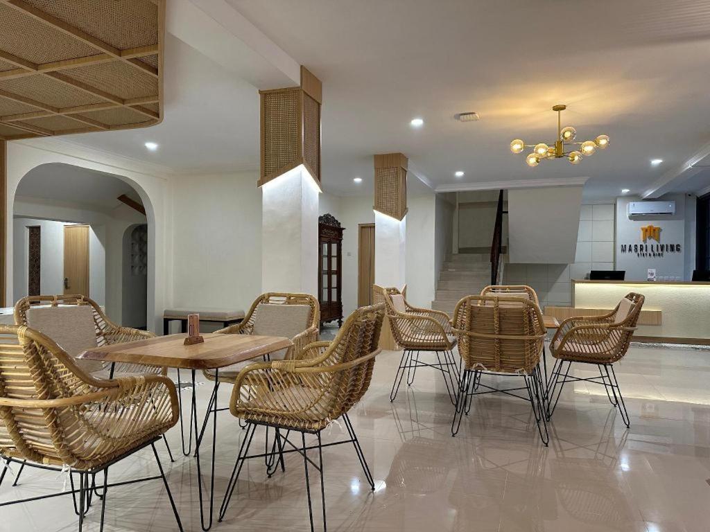 Hotel Masri Living By Daphna International Yogyakarta Exterior foto