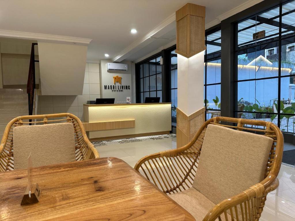 Hotel Masri Living By Daphna International Yogyakarta Exterior foto